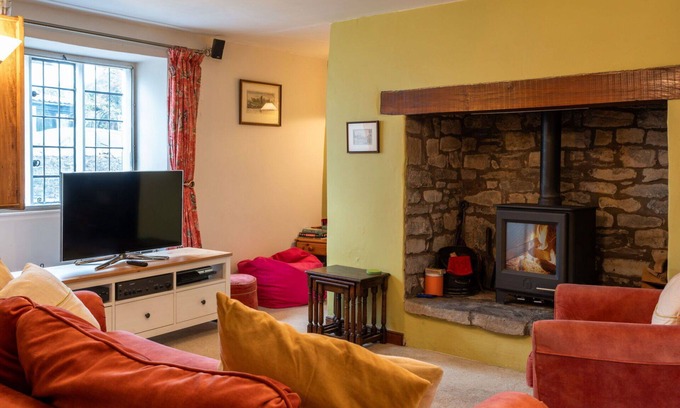 Stogursey House | Beautiful villa for 4 guests with WIFI, terrace and pets allowed