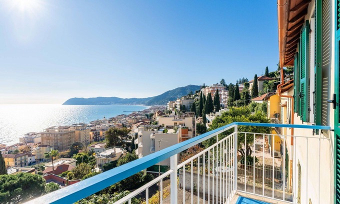 Alassio House | Beautiful villa for 5 people with WIFI, A/C, TV, balcony and pets allowed