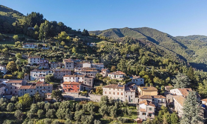 Pescaglia House | Beautiful villa for 6 people with private pool, WIFI, TV and patio