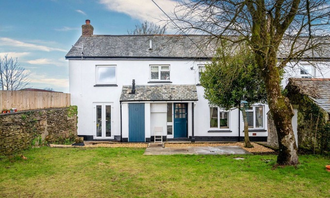 Stoke Rivers House | Beautiful villa for 5 guests with WIFI, TV and pets allowed