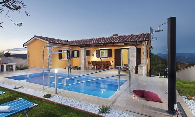 Vizinada Villa | Beautiful villa for up to 8 people with a private pool