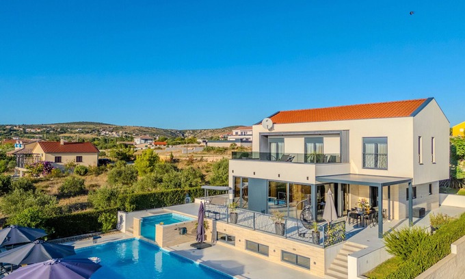 Pakostane Villa | Beautiful villa Lara in Vrana with pool