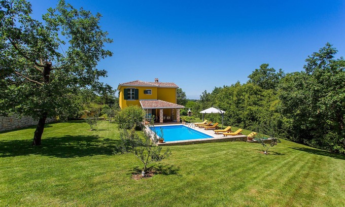 Montizana Villa | Beautiful villa Splendida with pool in Porec