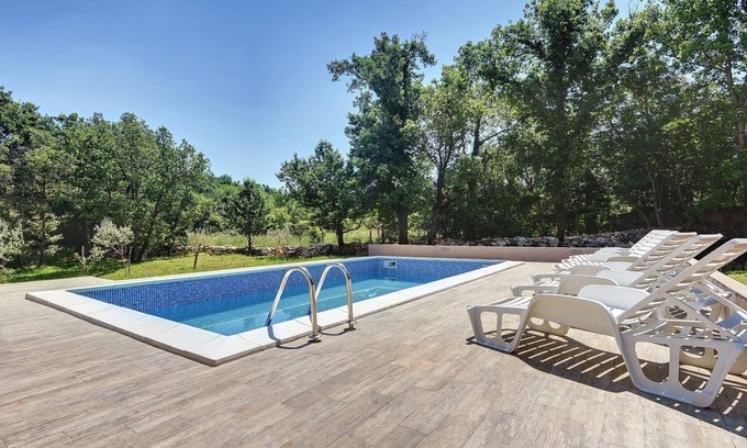 Kapelica House | Beautiful villa with private pool and parking for 5 cars