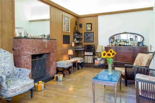 Nea Smirni Apartment | Beautiful Vintage Flat - back yard garden access