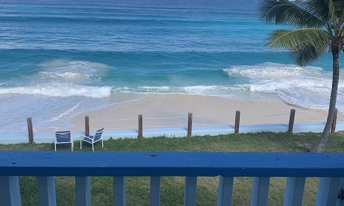 Paradise Island Resort | Beautiful waterfront resort villa in Paradise Island, Bahamas. Sleeps 6.