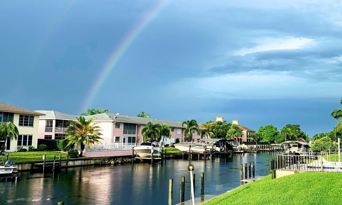 Caloosahatchee Condo | Beautiful waterfront condo 1200 sf