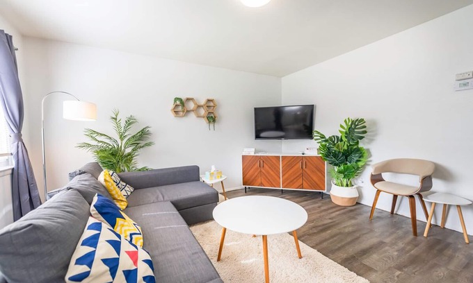 Ferndale House | Beautiful, Well Appointed 3BR in Ferndale!