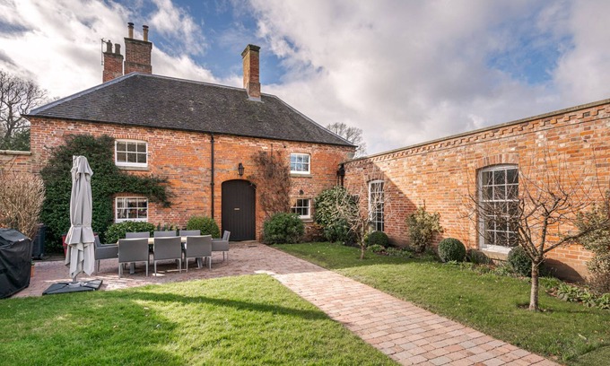 Ravenstone Cottage | Beautifully cosy 3 bedroom cottage within private grounds