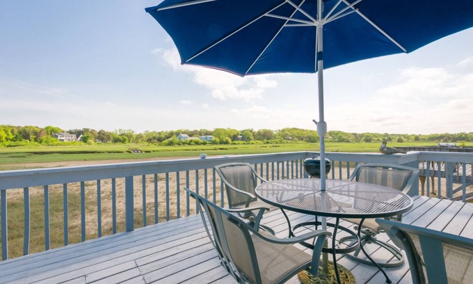 East Sandwich Cottage | Beautifully Renovated Marsh Front Cottage