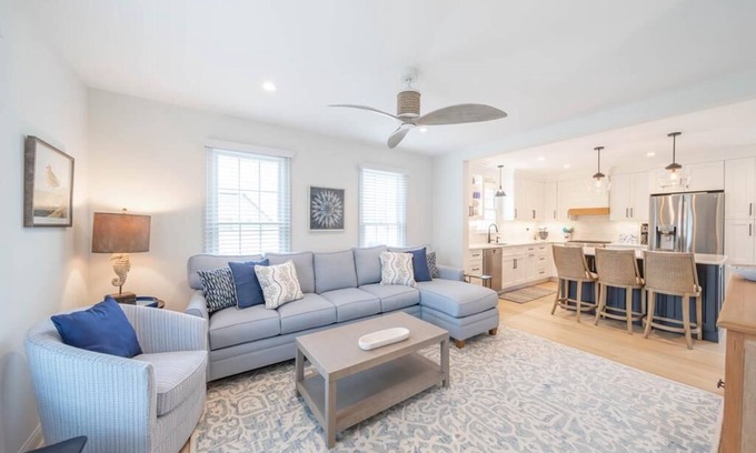 Stone Harbor House | Beautifully Renovated Single Famly Home 4 bedrms, Den, Sleeps 10 Pets Considered