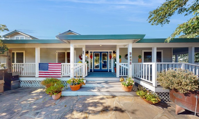 Riebli-Wallace Neighborhood Group Hotel | Beautifully renovated working ranch with pool, game tables, fireplaces, & AC