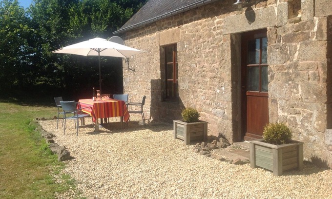 Herce Other | Beautifully renovated farmhouse. Lovely family friendly garden. Pets welcome