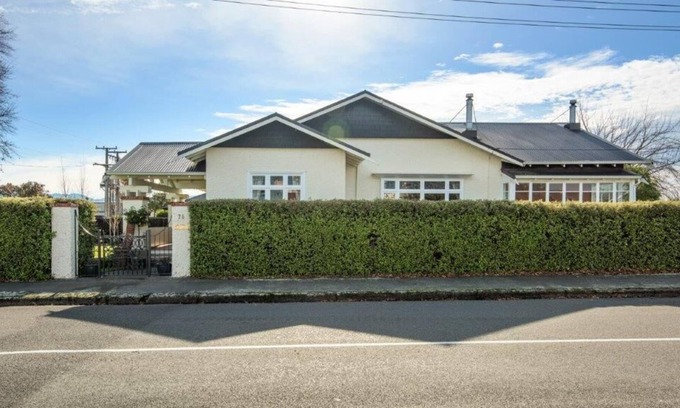 Blenheim House | Beautifully Renovated Bungalow