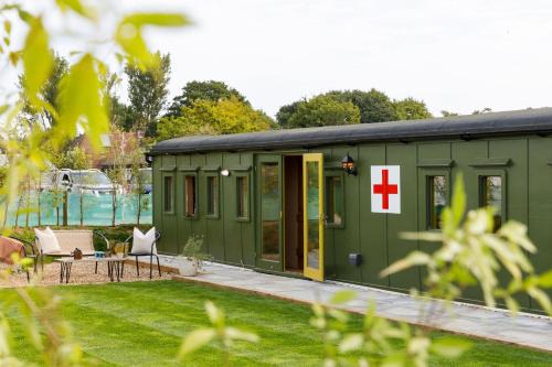 Birdham House | Beautifully Restored WW2 Carriage - Sleeps 6