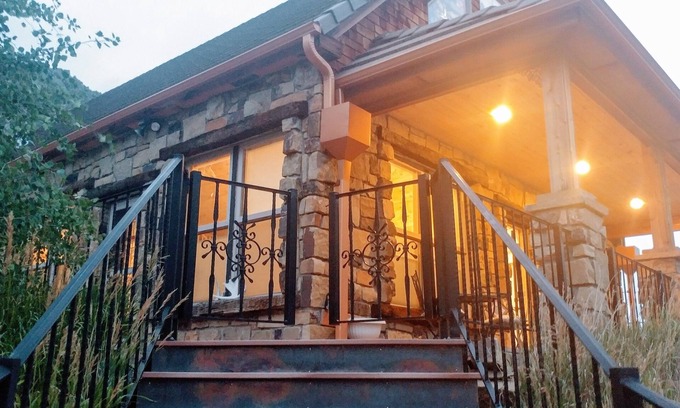 Rustic House | Beautifully Wild Inside & Out. Year-Round Wonderment, Adventure & Peace 21-Z3031
