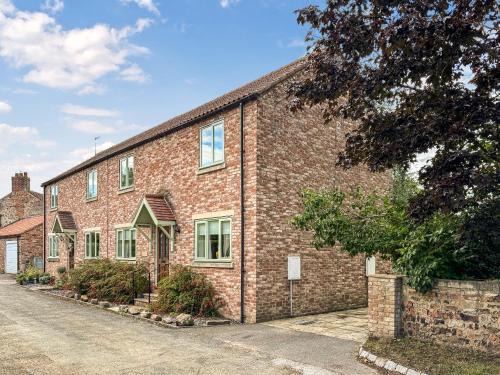 Bishop Monkton House | Beckside Cottage
