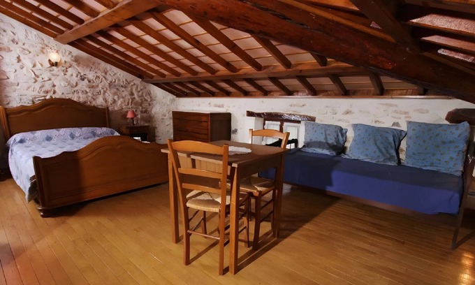 La Garde-Adhemar Bed & Breakfast | Bed and Breakfast 'Manon' with Shared Pool, Shared Garden and Wi-Fi
