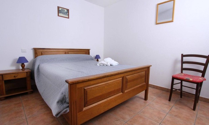 La Garde-Adhemar Bed & Breakfast | Bed and Breakfast 'Annaïs' with Shared Pool, Shared Garden and Wi-Fi