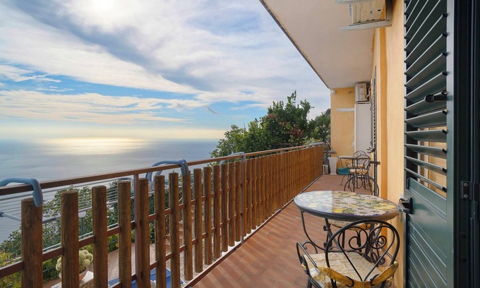 San Michele Bed & Breakfast | Bed and Breakfast 'Camera Amalfi Con Vista Mare' with Sea View, Wi-Fi and Air Conditioning