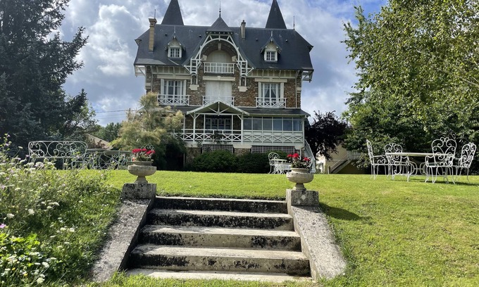 Poissy Bed & Breakfast | Bed and Breakfast, Charming House, 20 min From Paris , Garden