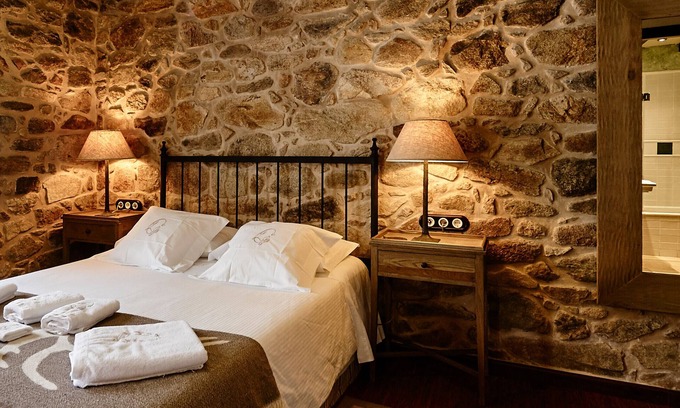 Camarinas Bed & Breakfast | Bed and Breakfast 'Frailecillo' with Private Garden and Wi-Fi