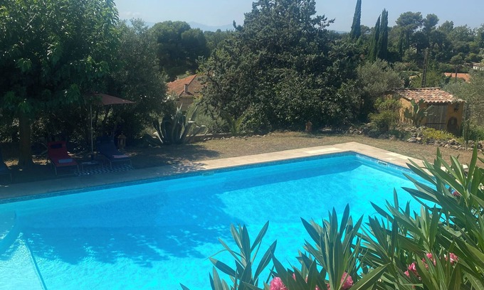 Flayosc Bed & Breakfast | Bed and breakfast La Joséline Chambre Adeline breakfast included