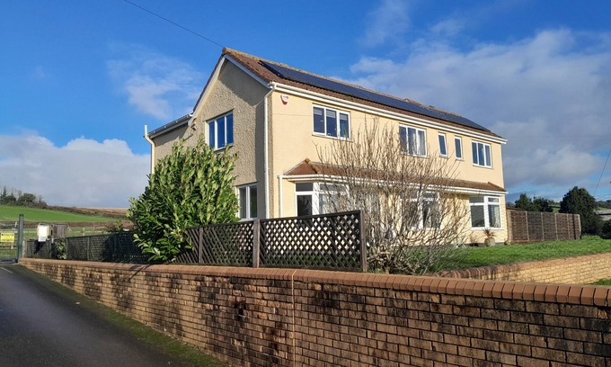 Stanton Drew House | Bed and breakfast with views of the stone circles.Double room with en suite 🚽