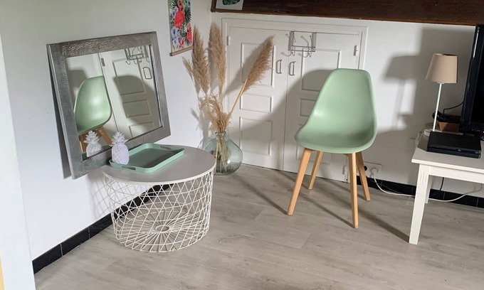 Lescar House | Bedroom + bathroom