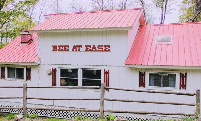 Concord Cabin | "Bee at Ease" cottage on Shadow Lake