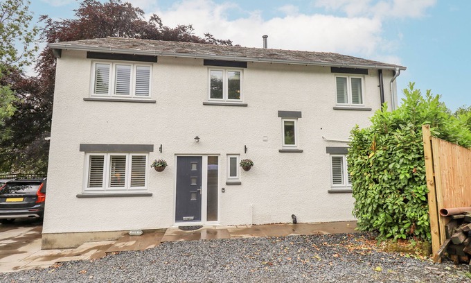 Lakeside Cottage | BEECH LEA, pet friendly, character holiday cottage in Lakeside