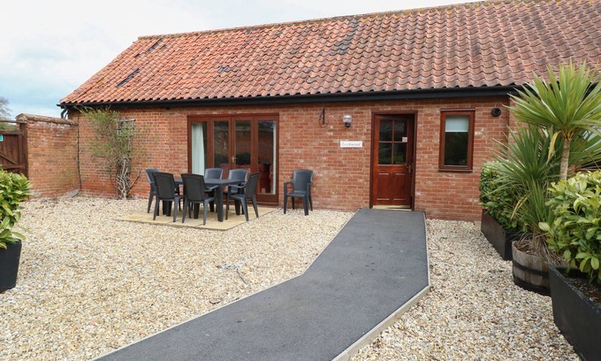 Wood Norton Cottage | BEECHWOOD, family friendly, character holiday cottage in Wood Norton