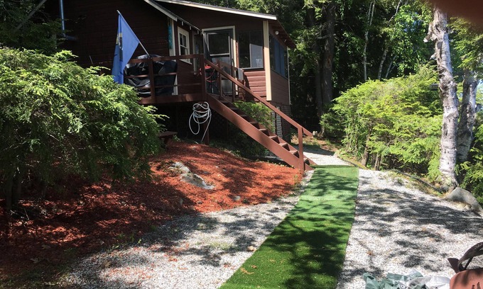 Belgrade Cottage | BELGRADE LAKES MAINE GREAT POND PRIVATE 2-BEDROOM COTTAGE 15 FEET FROM WATER