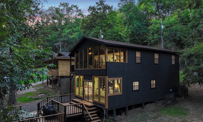 Jefferson Cabin | Bella Vista Cabin on the lake with hot tub, canoes, beautiful views, EV charger.