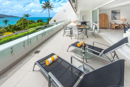 Hamilton Island Apartment | Bella Vista East 4 Oceanview, Golf Buggy, Valet Service & Shared Pool