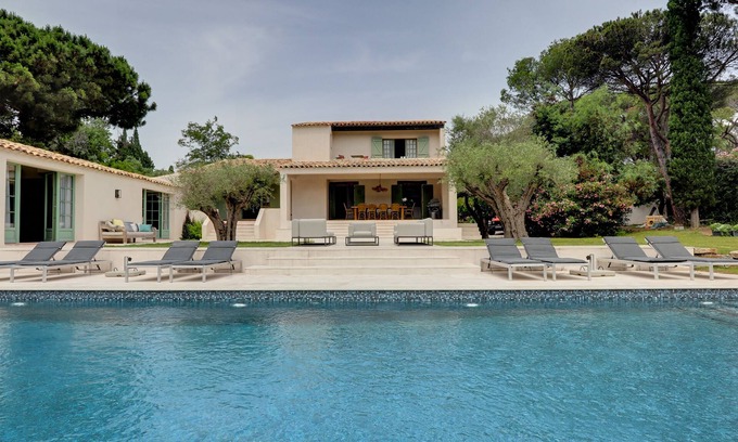 Cote d'Azur- French Riviera Villa | Belle Bastide de 5 Chambres à 10 mn à Pied de la Plage de Tahiti