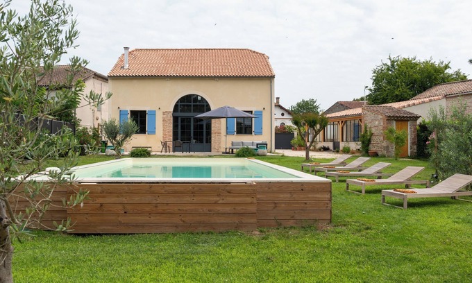 Saint-Hilaire-de-Lusignan House | Belle Maison de Village Pour 20p Avec Piscine - sud Ouest - Entre Bdx & Toulouse