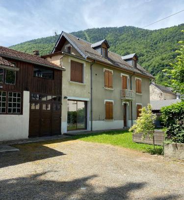 Bagneres-de-Luchon Villa | Belle maison de ville au centre de Luchon, à 200m des Télécabines !
