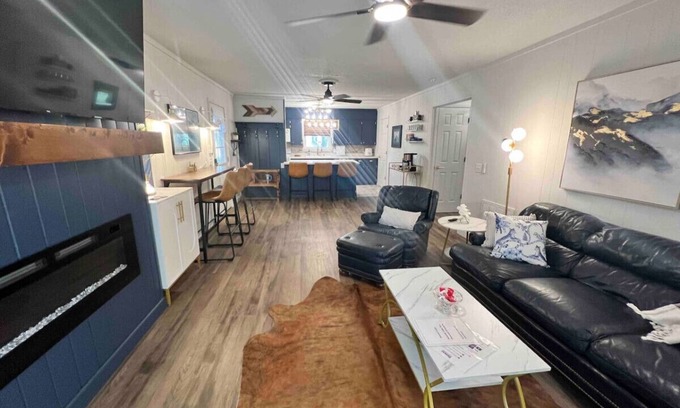 Greers Ferry House | Belle Maison, Heart of Greers Ferry Lake Area, Extended Stays Welcome