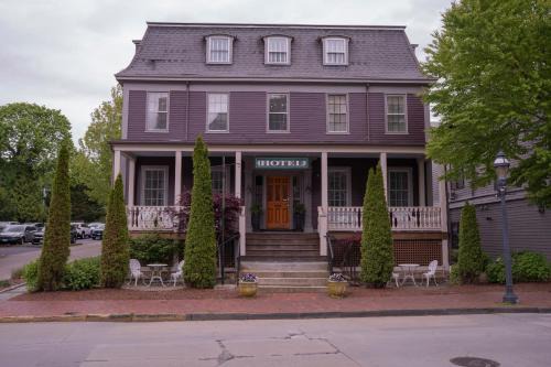Top of the Hill Bed & Breakfast | Bellevue Manor