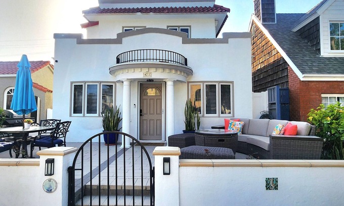 Belmont Shore House | Belmont Beach House 6 Doors From the Beach, 2 Blocks from Trendy 2nd Street