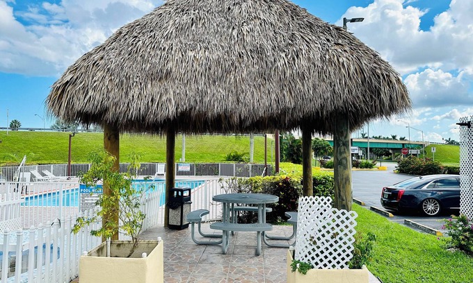 Florida City Hotel | Belmont Inn & Suites
