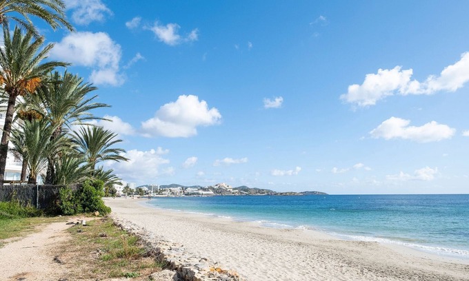 Ibiza Town Apartment | Belvilla by OYO Beachfront appartment