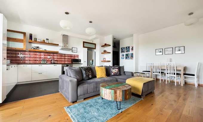 Bemowo Apartment | Bemowo Kocjana 2-Bedroom Apartment by BookingHost
