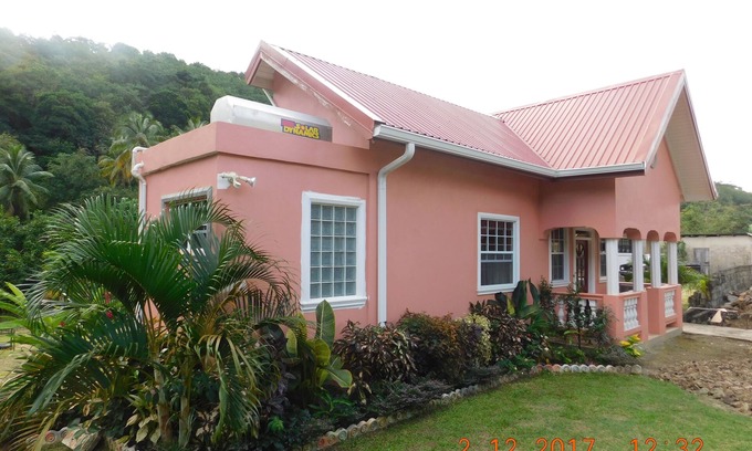 Bois d'Orange House | BenCastle is a very private, intimate, romantic and worm home away from home