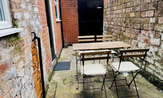 Bootle House | Benedict Place, Liverpool with FREE Parking