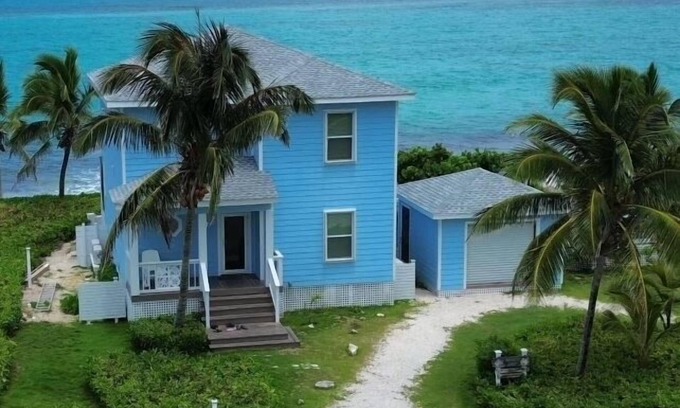 Green Turtle Estates House | Bennett House Beautiful New Oceanfront Home with new pool