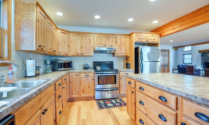 Benton Cottage | Benton Home on 50 Acres w/Private Deck & Views!