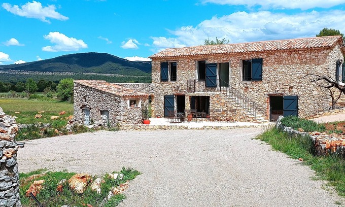 Ampus Other | Bergerie en Pierre Dans la Campagne Provençale