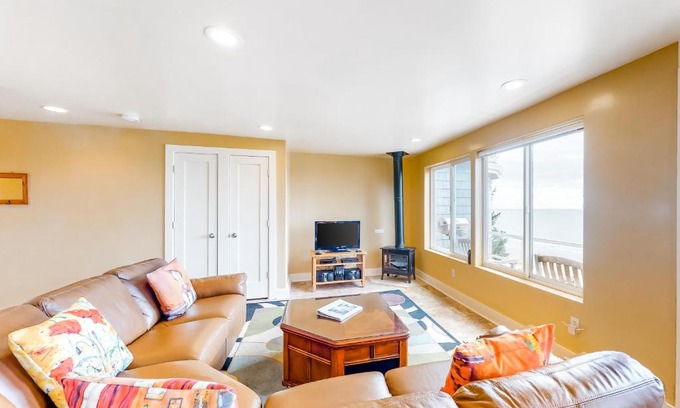 Oceanside Apartment | Berni's Ocean View Castle - The Potter's Wheel